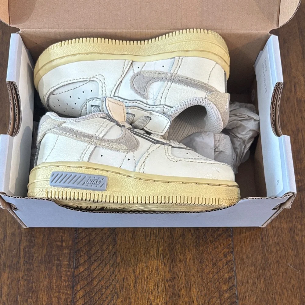Nike Kids Beige and Yellow Sneakers - Picture 3 of 3